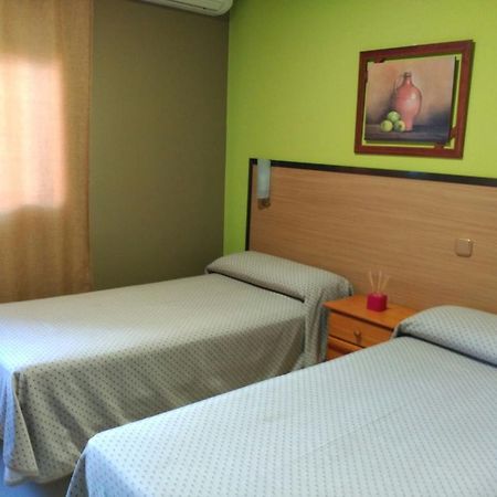 Hostal Ds Velilla de San Antonio Exterior photo
